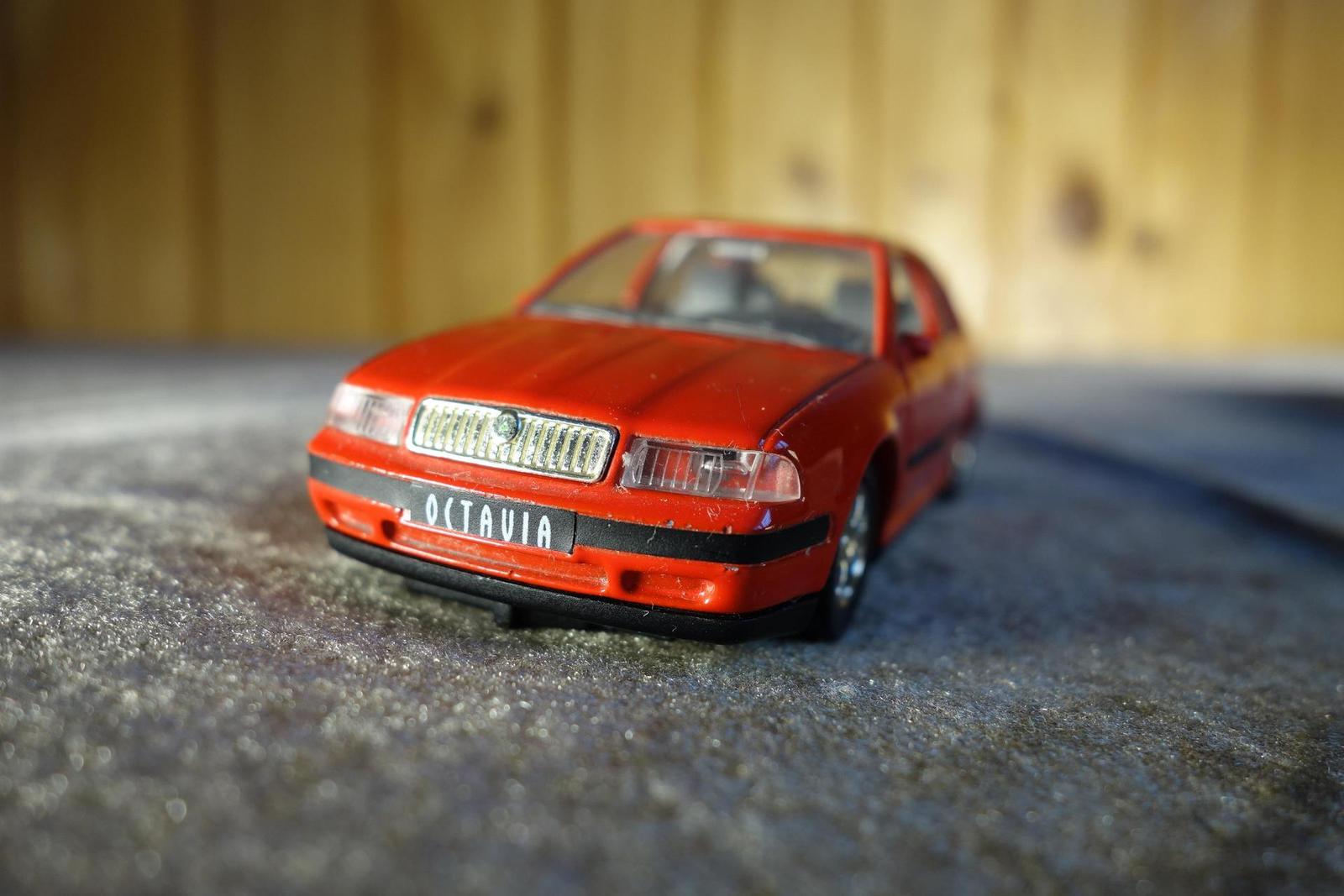 DSLR vs kompakt: Canon EOS 1200D s 18-55mm, Sony RX100