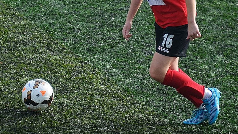 Fotbalistka Trinity Rodman napálila míčem přímo do objektivu, fotograf byl nadšený