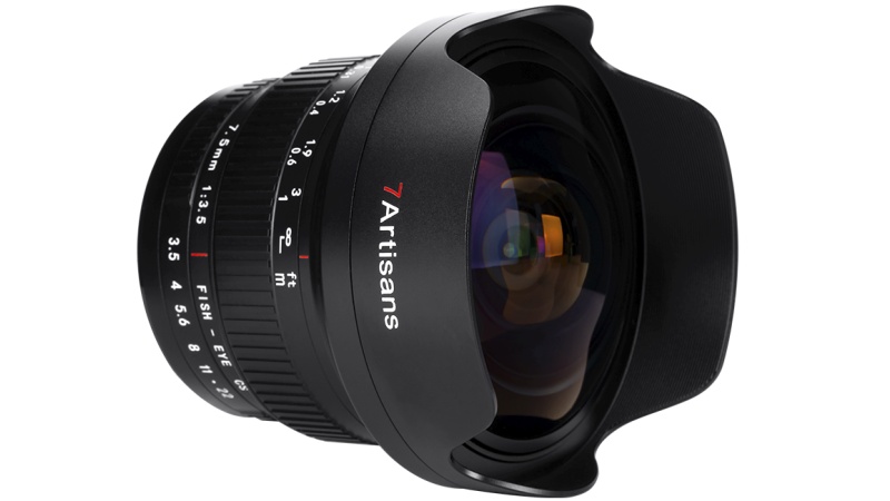 7Artisans má objektiv rybí oko 7,5mm F3.5, díky 205° úhlu vidí i za sebe
