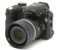 Fujifilm FinePix S5000 Zoom: všeuměl za slušný peníz