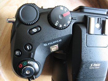 Fujifilm S7000: šestimegapixel s šestinásobným optickým zoomem