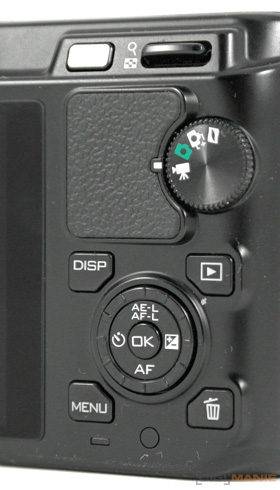 Nikon 1 V1: rychlejší než blesk