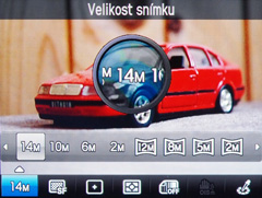 Samsung NX100: "zrcadlovka" do kapsy