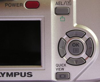 Olympus C-740 Ultra Zoom: fotoaparát s rodokmenem