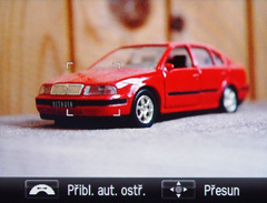 Samsung NX100: "zrcadlovka" do kapsy