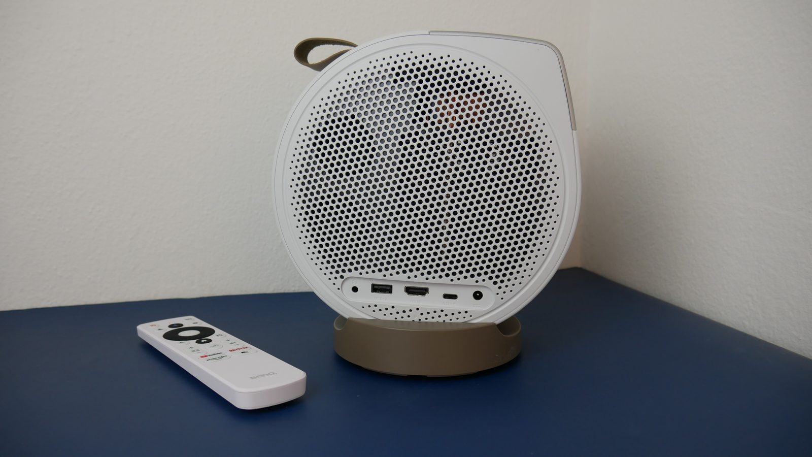 Recenze projektoru BenQ GV32: Domácí kino z pohodlí postele