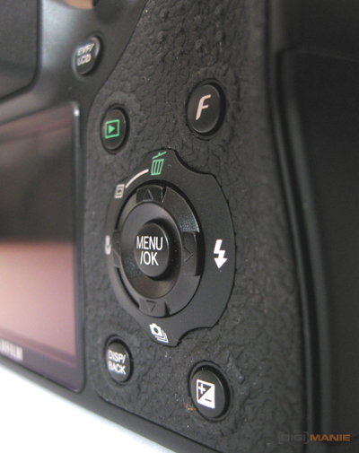 FinePix S8100fd: mají se ostatní ultrazoomy bát?