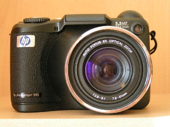 HP Photosmart 945: levné EVFko s digitálním bleskem