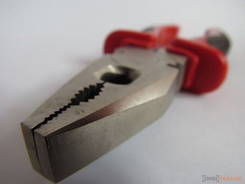 Canon PowerShot SX30 IS: sebevědomý rekordman