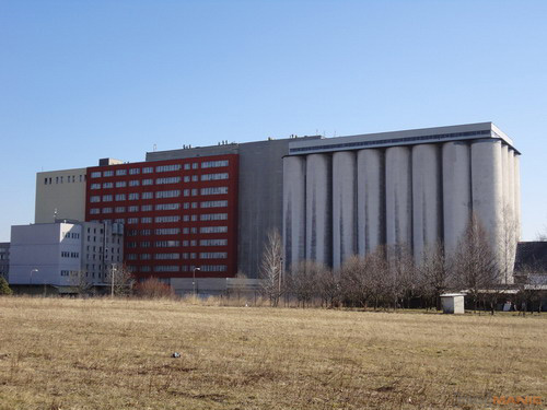 Sony Cyber-shot W570: jde to i s 16 megapixely