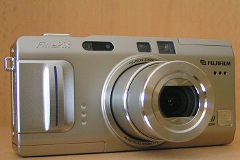 FinePix F710: krasavec s širokoúhlým snímáním