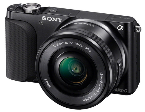 Základní Sony NEX-3N s vestavěným bleskem
