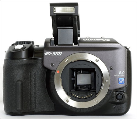 Olympus E-300: Černé káčátko mezi zrcadlovkami