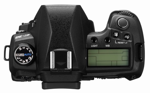 Nová poloprofesionální DSLR Olympus E-30