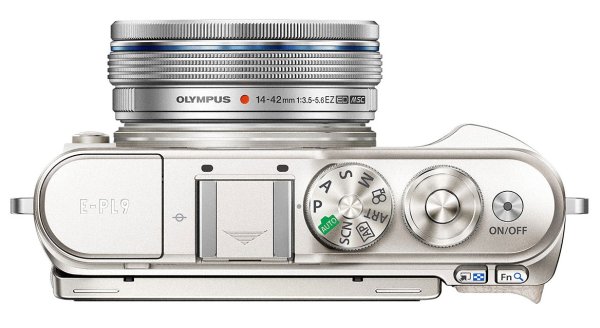Olympus PEN E-PL9 přináší 4K video i interní blesk