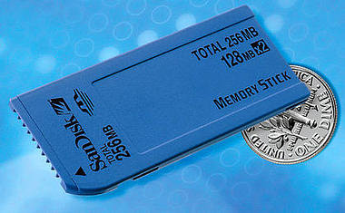 Rychlé CompactFlash a jiné novinky z PMA 2003