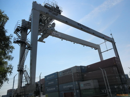 Nikon Coolpix S9100: rudý bojovník