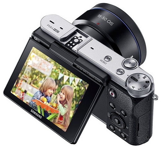 Samsung uvedl NX3000 s výklopným displejem