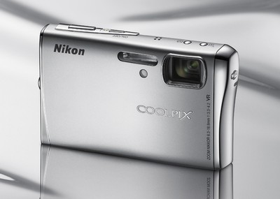 Nikon uvádí nové kompakty Coolpix S52 a S52c se zabudovaným Wi-Fi připojením