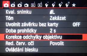 Canon EOS 700D: dotykový hybrid