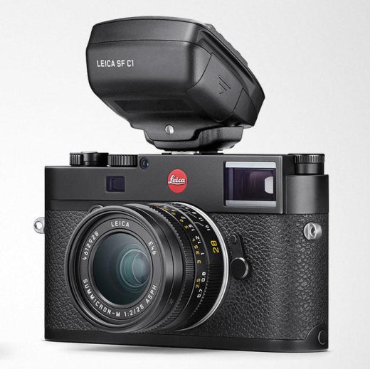 Kompaktní externí blesk Leica SF 60 a jednotka SF C1