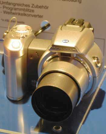 CeBIT 2004: Konica Minolta předvedla i plavky