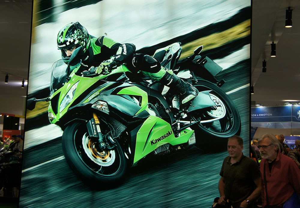 Foto okolo kol 05: Výstavní lidé a já v cizím autě