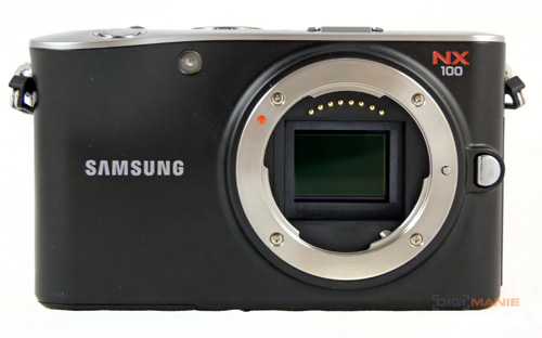 Samsung NX100: "zrcadlovka" do kapsy