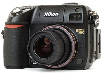 Dvě elektronické zrcadlovky u Nikonu