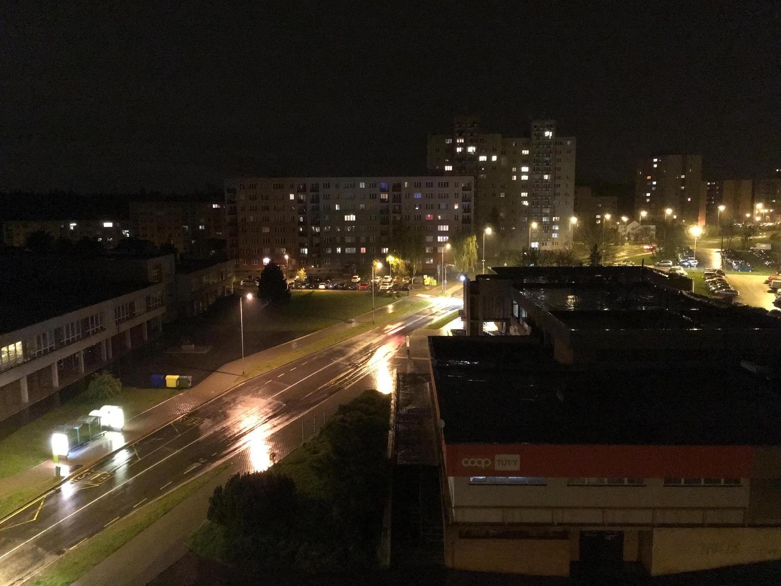 Apple iPhone SE: kompaktní silák