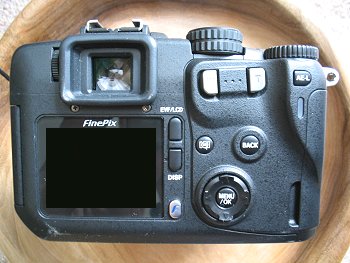 Fujifilm S7000: šestimegapixel s šestinásobným optickým zoomem