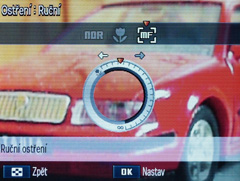 Samsung WB700: schopná šedá myška