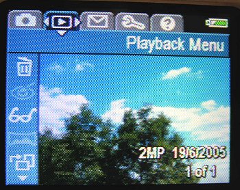 M22: odolný drobeček s fixním ohniskem