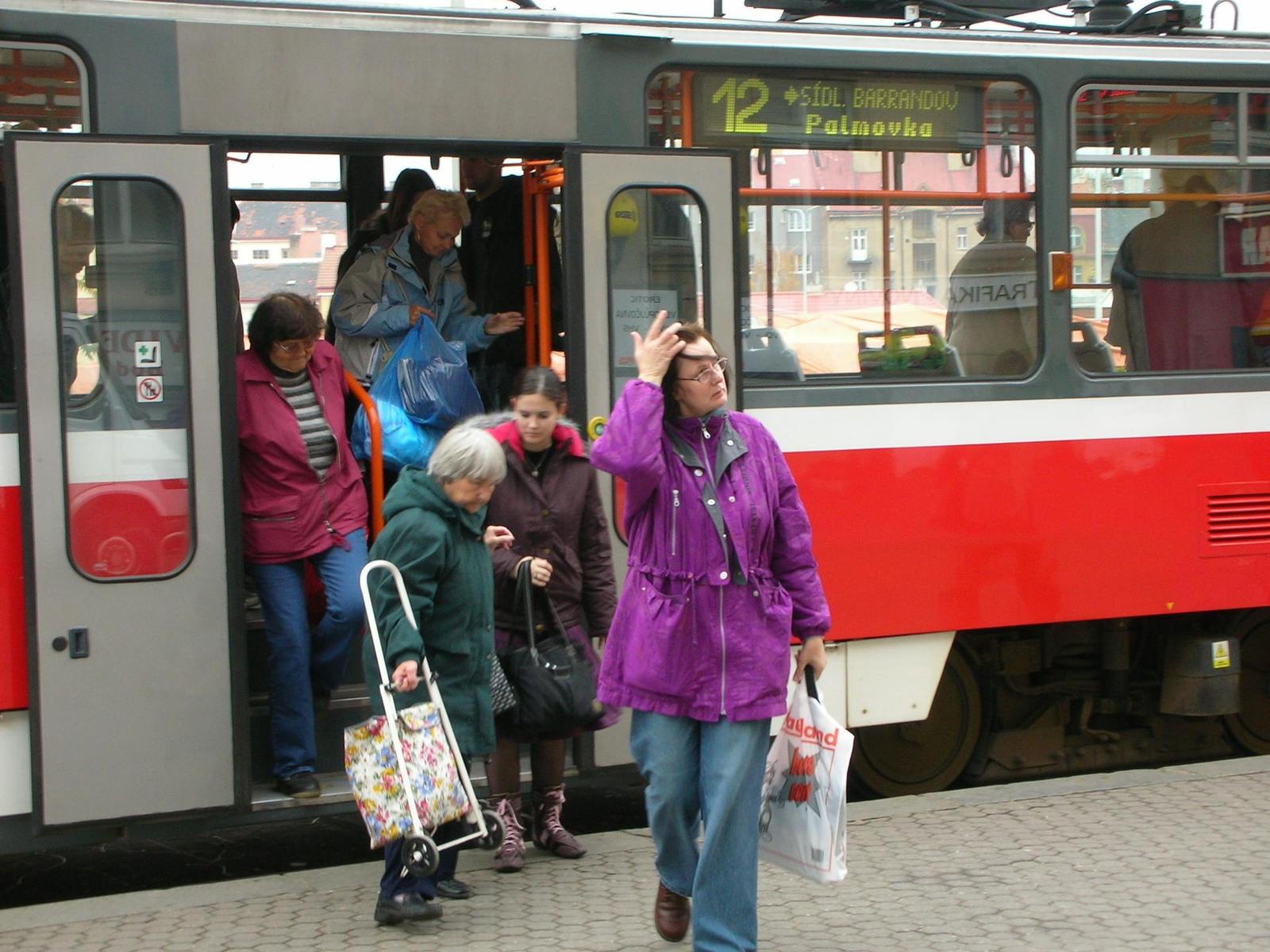 Coolpix S3: Malý tenký černý automat