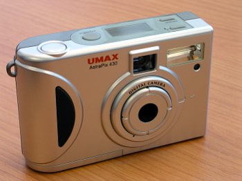 Umax AstraPix 430: Šikovný, malý a levný foťáček!