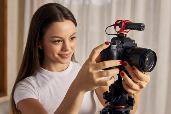 Mikrofon RODE VideoMicro II pro vloggery váží jen 39 gramů