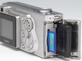 Panasonic Lumix DMC-FX5: Šperk s optickým stabilizátorem