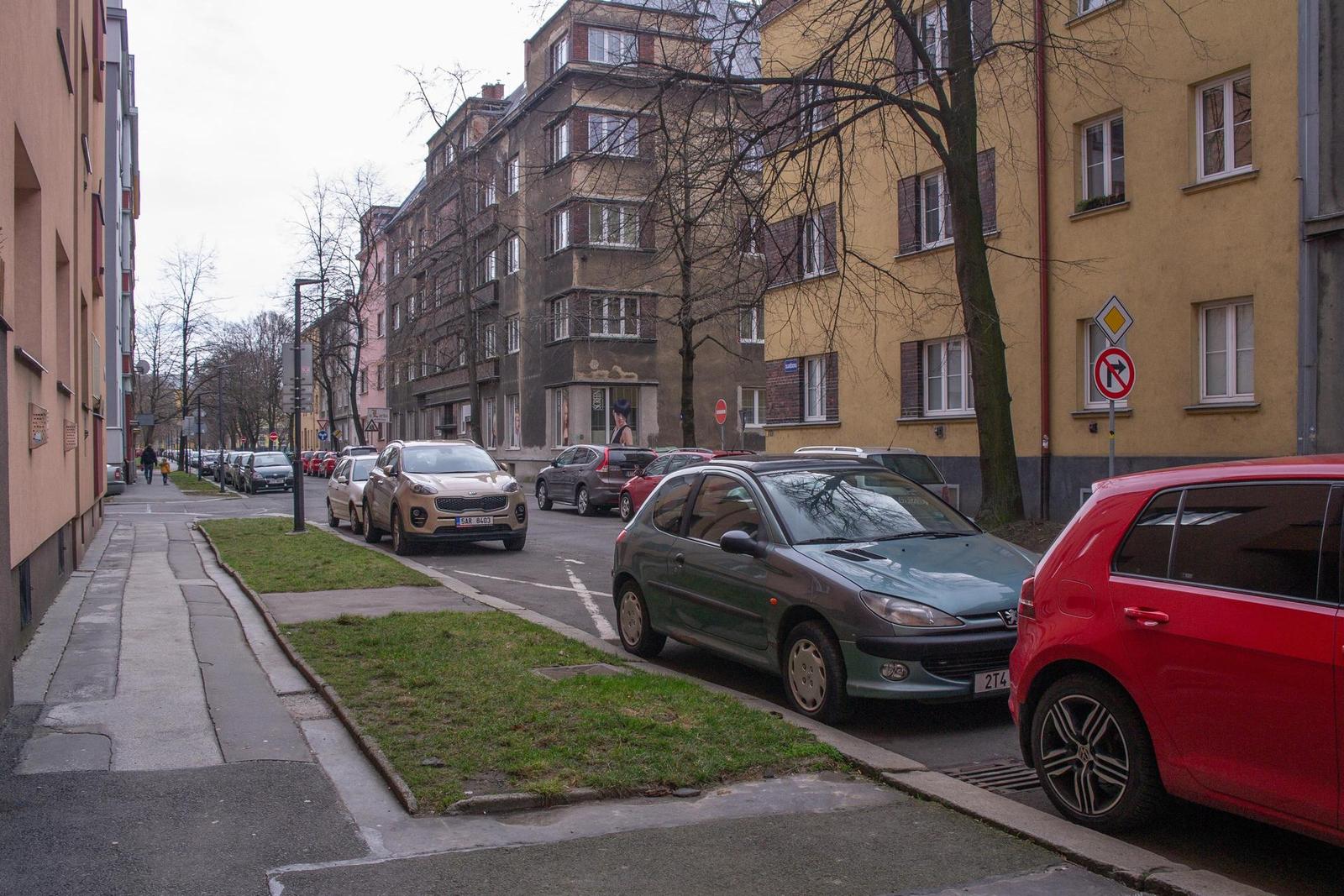 iPhone vs. staré APS-C: co má vyšší dynamický rozsah?