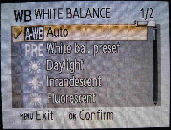 Coolpix S3: Malý tenký černý automat