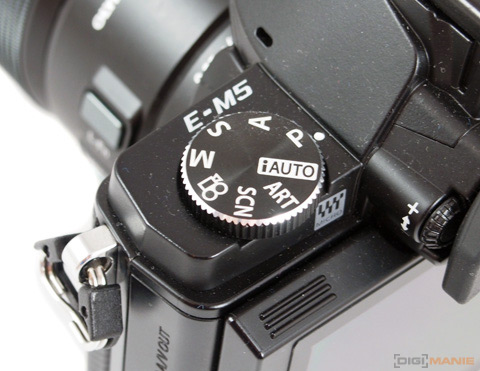 Olympus OM-D E-M5: elegantní fotokladivo