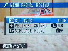 Fujifilm FinePix F300EXR: klame tělem