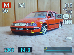 Fujifilm FinePix F300EXR: klame tělem