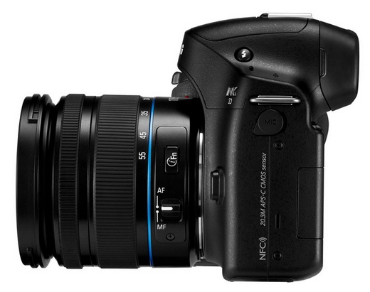 Samsung NX30 s polohovatelným EVF i AMOLED