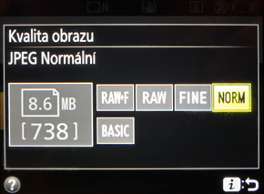 Nikon D3400: moderní low-end