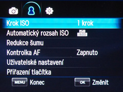 Samsung NX100: "zrcadlovka" do kapsy