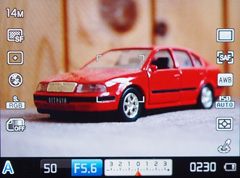 Samsung NX100: "zrcadlovka" do kapsy