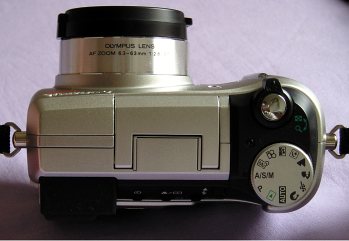 Olympus C-740 Ultra Zoom: fotoaparát s rodokmenem