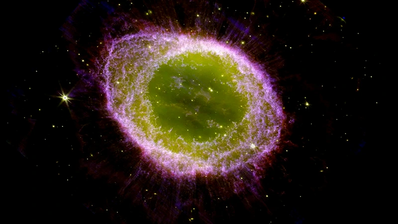 James Webb Space Telescope (JWST) vyfotil snímek prstencové mlhoviny Messier 57