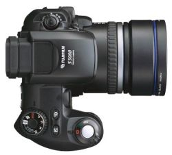Fujifilm FinePix S5000 Zoom: všeuměl za slušný peníz