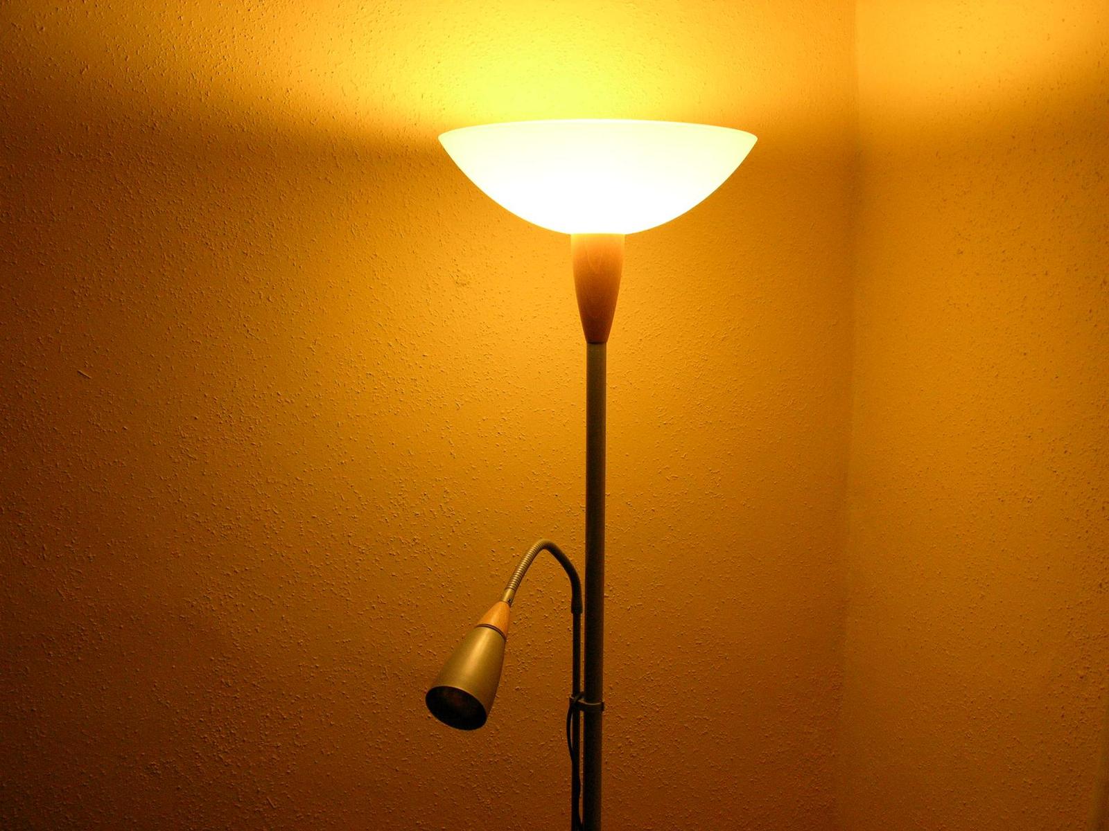 Coolpix 8700: zrcadlovka v zajetí osmiček